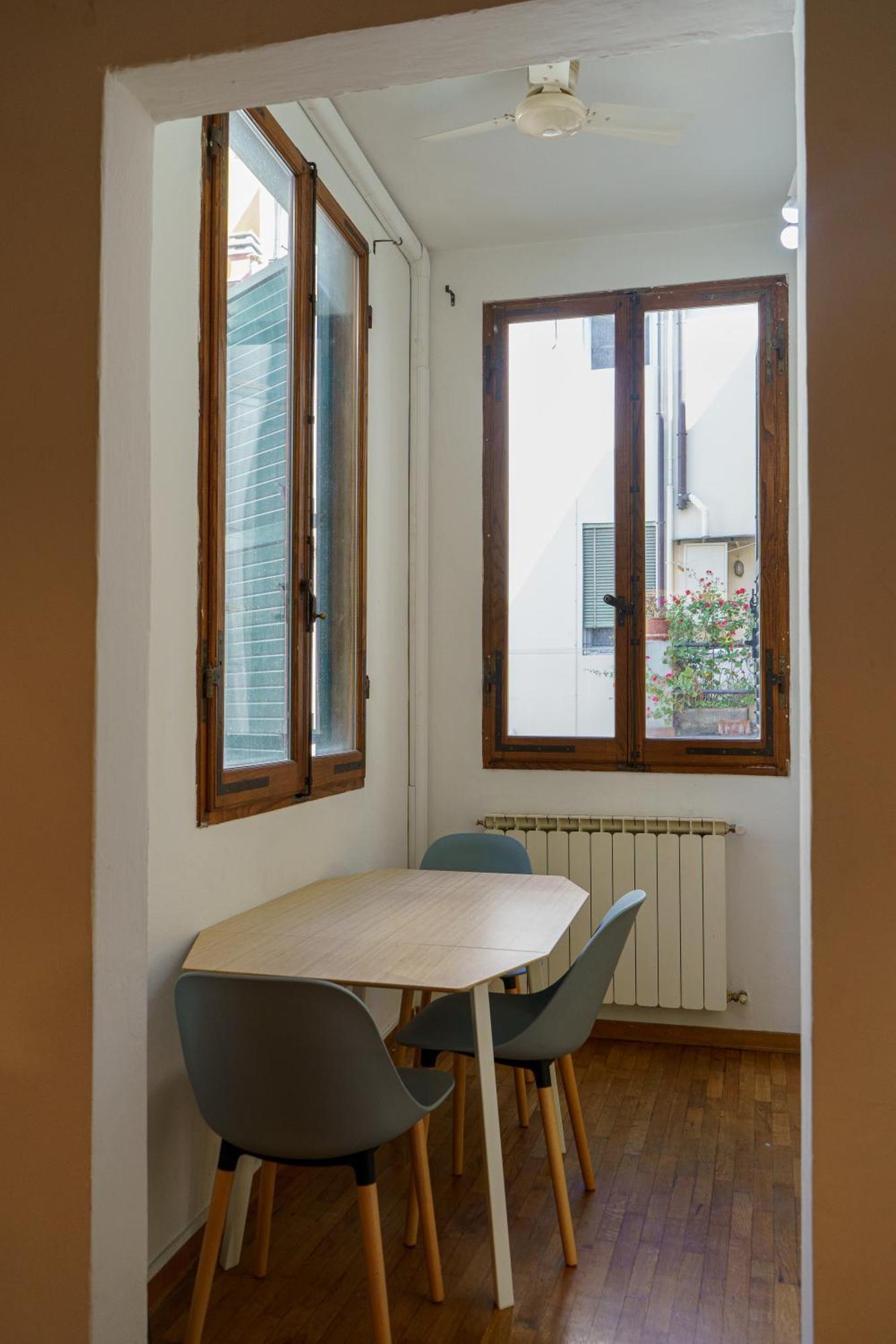 Central 1 Bedroom Apartment In The City Center Флоренция Экстерьер фото